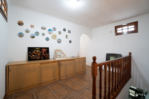 Venta De Casa 6 Ambientes En V. Tesei Apto Credito
