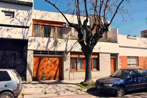 Casa En Venta - 4 Dormitorios 2 Baños - Cochera - 246mts2 - Villa Real