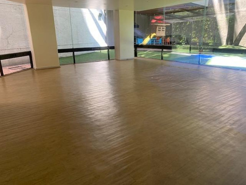 Bosque De Las Lomas, Espacioso Departamento Remodelado De 330m2, Vista Arbolada, Sala-comedor, Bar, Baño De Visitas, Sala De T.v. 3 Amplias Recamaras Con Baño Cada Una, Vestidores, Cocina Equipada, Ár