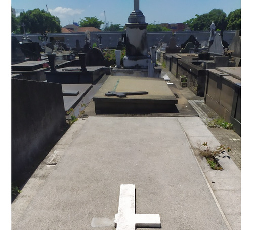 Jazigo Perpétuo No Cemitério São Francisco Xavier - Caju, Rio