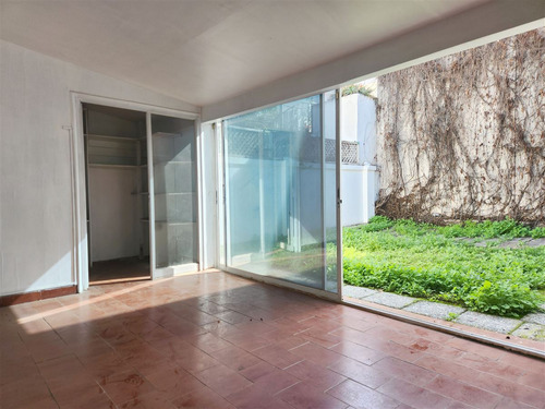 Casa En Venta De 4 Dorm. En Las Condes / El Golf