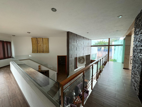 Residencia En Venta Con Alberca En Zapopan