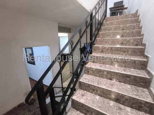 Bella Casa Duplex Ubicada En Conjunto Cerrado Con Vigilancia 24 Hrs, Sala Comedor Concepto Abierto, Cocina Empotrada Moderna Con Tope De Cuarzo,area De Faena, Patio,terraza Con Escaleras Independiente