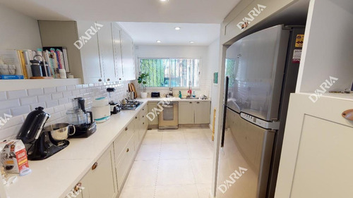 En Buena Zona Residencial, Chalet Totalmente Actualizado Con Lo Mejor, Jardin, Pileta.