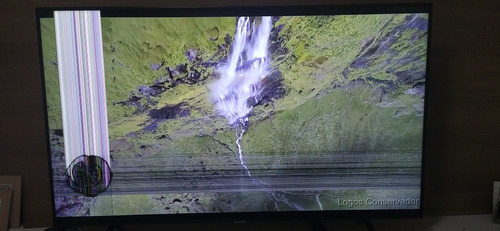 Imagem 3 de 6 de Tv Samsung 65 Imagem 4k Com Risco Na Tela