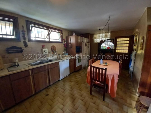 Imagen 10 de 29 de Estupenda Casa En Calle Cerrada Con Vigilancia Las 24h En Una De Las Mejores Zonas De Caracas. En Colinas De Los Ruices. Mls#22-17841