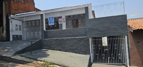 Casa De 2 Quartos Com Edícula