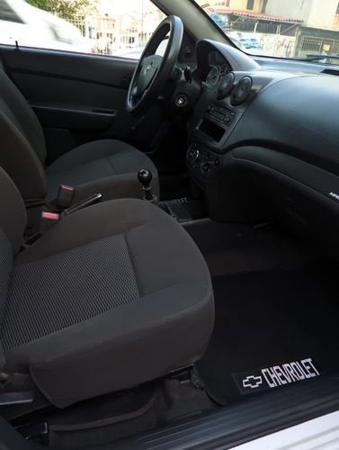 Aveo Mod. 2015 Std. Seguros Eléctricos Clima.