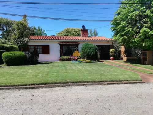 Venta, Casa 2 Dormitorios, A 200 Metros Del Mar, Zona Privilegiada, Parque Del Plata 838