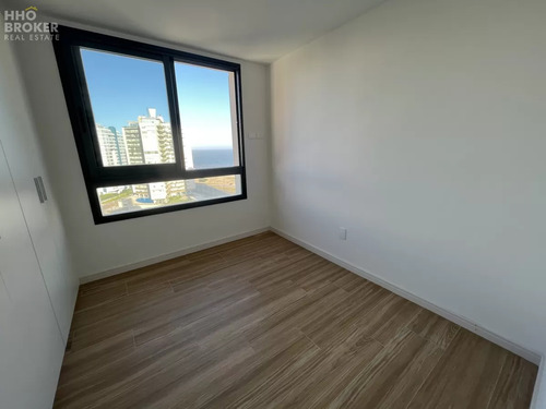 Departamento En Venta A Estrenar, 2 Dormitorios, Torre Gauguin, Playa Brava, Punta Del Este.