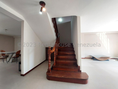 Casa En Venta En Alto Prado Caracas Remodelada Calle Cerrada Terraza