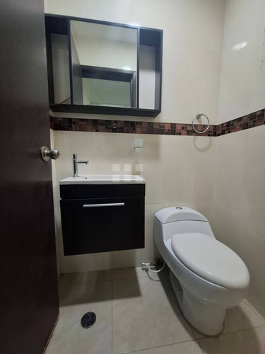 Amplio Townhouse En Venta En La Urb. Los Cortijos De Oriente