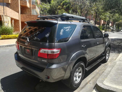 Toyota Fortuner 2010 2.7l 4x2