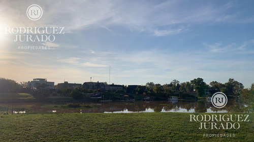 Inmejorable Terreno Al Rio En Santa Catalina