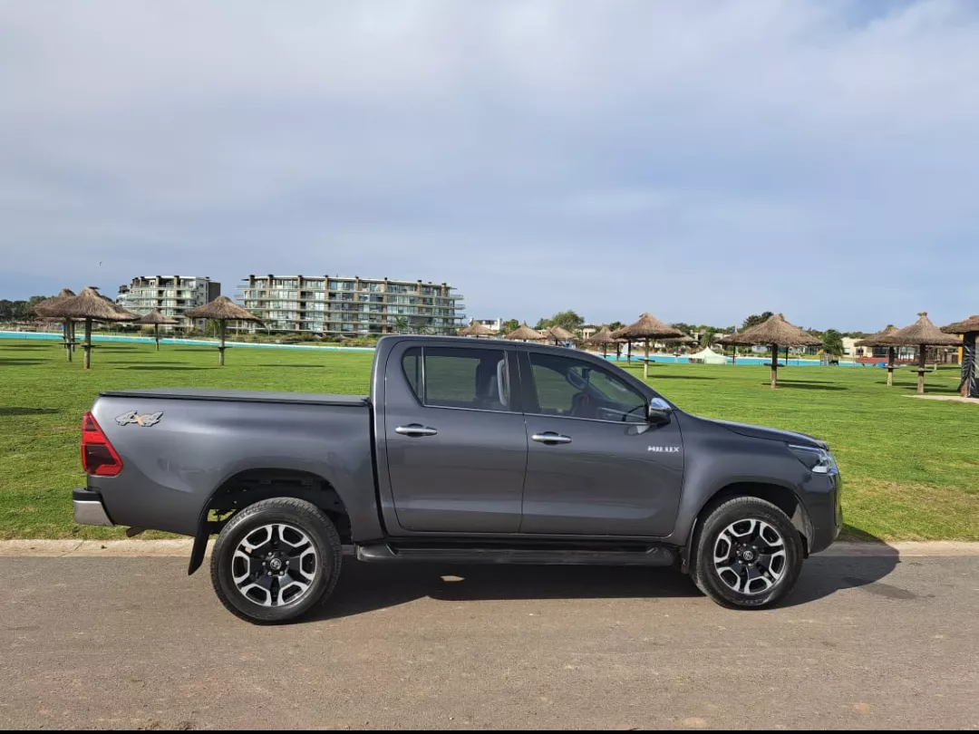 Toyota Hilux 2.8 Cd Srx 177cv 4x4