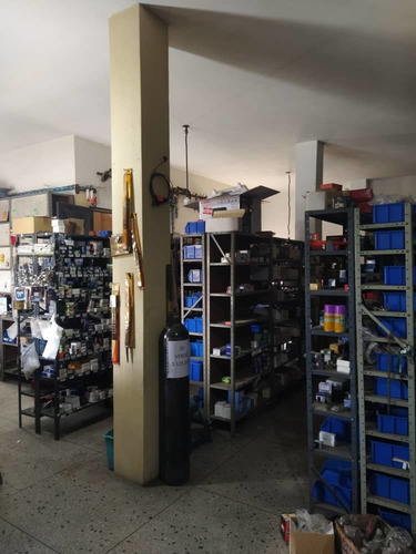 Apartamento Con Local Comercial