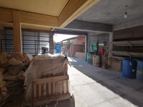 Local En Venta En Camino Maldonado. Con Oficina Y Vestuario