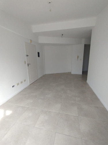 Departamento Con Cochera En Venta En Adrogue - Excelente Ubicacion