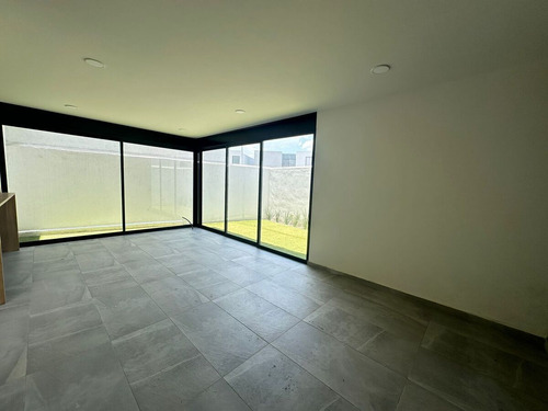 Hermosa Residencia Premium En Venta Entre El Refugio Y Zibatá, 4 Recámaras, Lujo