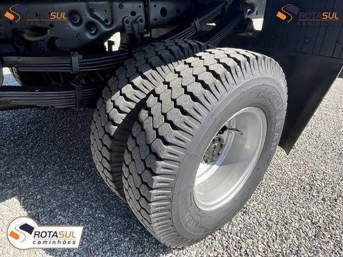 Ford F4000 2011