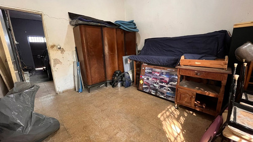 Casa En Lote Propio Con Gran Jardín (a Reciclar)