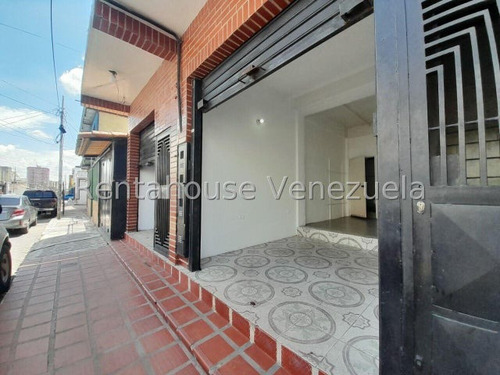 Local Comercial En Alquiler En Barquisimeto Zona Centro Posee 30m2 Con Santamaria Y Todo Lo Basico! Cod 25 6543 Comunicate Soy Gabi Irastorza