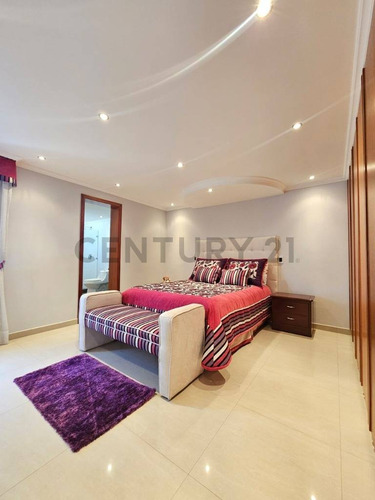 Casa En Venta Los Castores Totalmente Remodelada, Amoblada Acabados De Lujo.