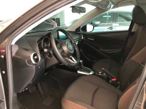 Mazda 2 Touring At 1.5 2022 Rojo Diamante