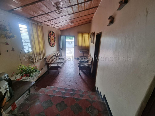 Carlos Colmenarez Vende Granja Amoblada Con Casa Principal De 4hab,3bñ,estacionamiento Multiple,casa De Encargado,deposito,a/a Entodas Las Hab,cocinas Dentro Y Fuera Con Parrillera A Gas Corrales,gall