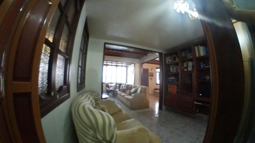 Imagen 2 de 30 de Casa En Venta En Barici Este De Barquisimeto Lara 0-4-2-4-5-9-3-7-5-4-2 Rent-a-house Código Mls: 22-6240, 3 Habitaciones, 3 Baños, 375 Mts2