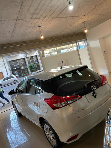 Imagen 13 de 18 de Toyota Yaris 2022 1.5 107cv Xs