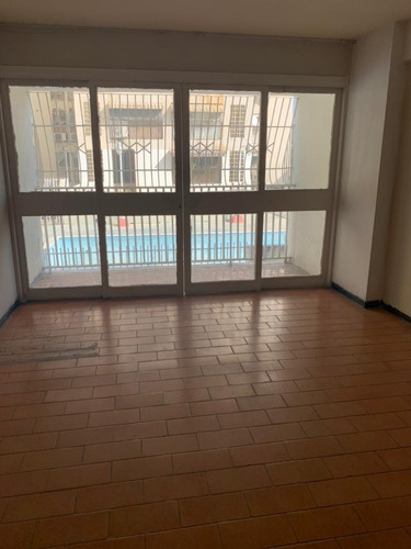 Imagen 2 de 9 de En Venta Apartamento En El Centro En Residencias La Ceiba En Calle Carabobo