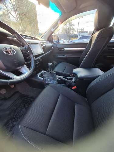Imagen 16 de 23 de Toyota Hilux Srv 4x4
