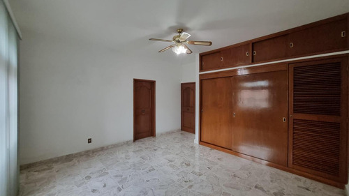 Residencia De Alta Plusvalía En El Corazón De Querétaro Con Uso De Suelo Mixto Inversión Garantiz...