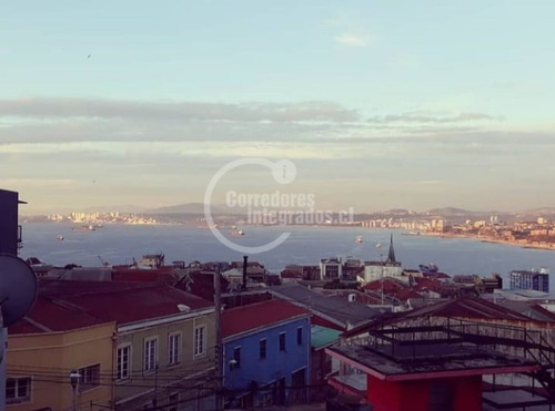 Local Comercial En Venta En Valparaíso, Hostal Restobar