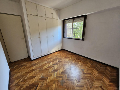Departamento De 4 Ambientes Con Cochera Descubierta En Venta! Apto Crédito!