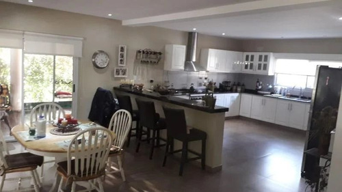 Imagen 13 de 28 de Imponente Casa Con Quincho Y Piscina En Venta - Barrio Privado Malibu - Canning