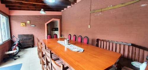 Chalet 6 Amb Amplio Con Dep De Serv, Fondo Y Quincho