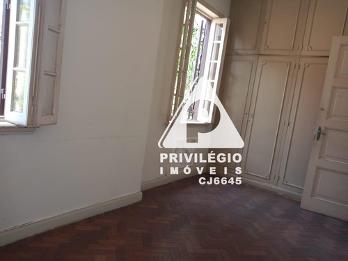 Imagem 12 de 30 de Casa Duplex Estilo Normando, 9 Quartos E 6 Vagas. - 28092