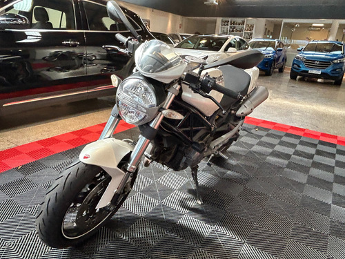 Ducati Monster 696 Año 2009 - Hilton Motors Co.