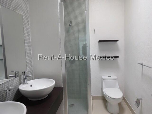 Casa De 3 Recamaras Con Baño Cada Una, Renta - Zibata | Ml