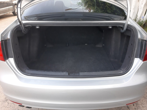Imagen 5 de 8 de Volkswagen Jetta 2011 2.5 Bicentenario Tiptronic At
