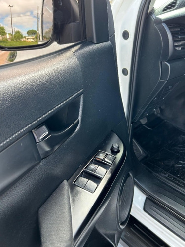 Toyota Hilux CD 4x4 2.8 Diesel Mec.