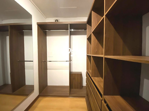 Excelente Depto De 3 D Mas Servicio Con Jardín Privado.
