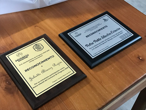 Imagen 3 de 4 de Diploma Reconocimiento Con Grabado Láser (grande)