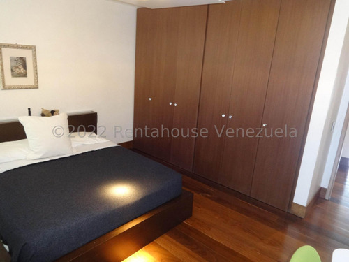 Ss: Vende Apartamento 25-13167 En Lomas De San Roman De 241 M2, 3h/3b/2pe