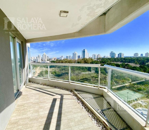 Imagen 7 de 25 de Venta Departamento En Playa Brava, Torre De Categoria, 2 Dormitorios Dependencia De Servicio