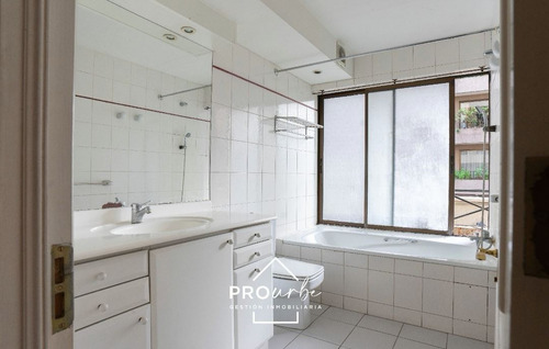 Departamento En Venta De 4 Dorm/190 M2/sector Golf/esc.milit