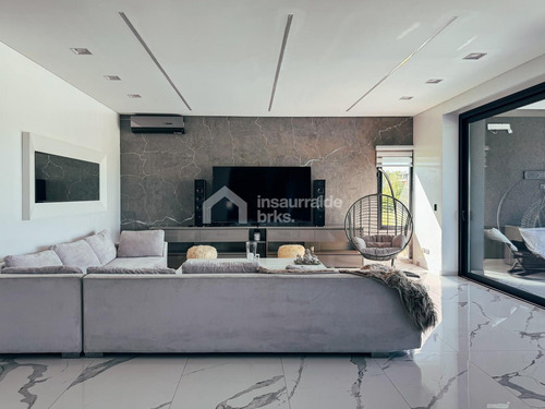 Casa En Venta En El Yacht Nordelta, Tigre! 3 Plantas Y 4 Dormitorios Con Sala De Microcine!