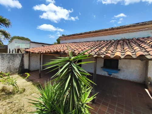 Casa En Altagracia, Sector Pueblo Nuevo, Isla De Margarita, Estado Nueva Esparta